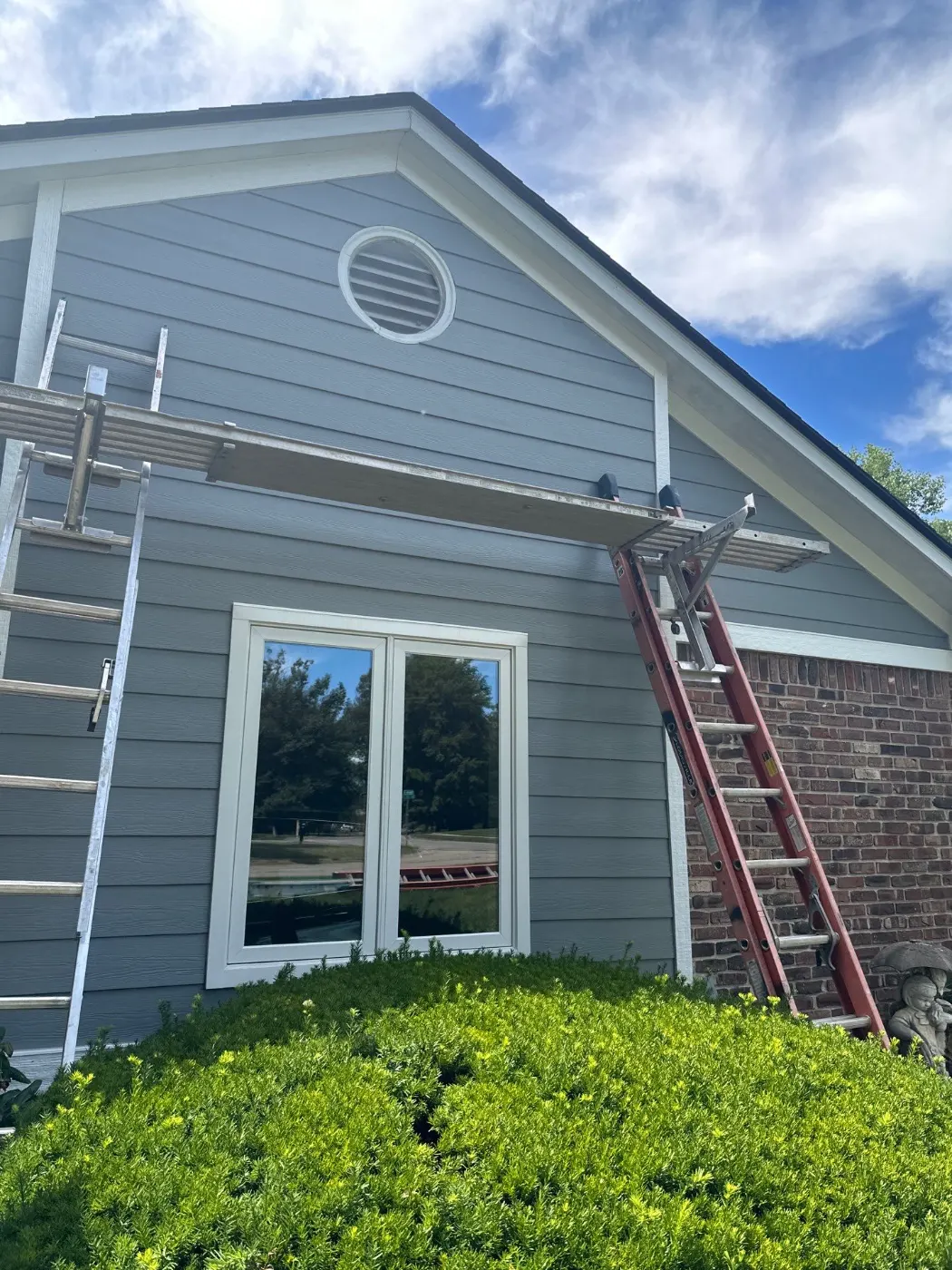 Vinyl siding replacement completed in Raintree Village